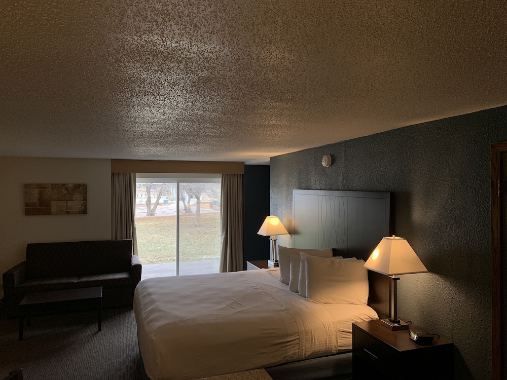 Studio Suite, 1 King Bed, Non Smoking - Photo 2