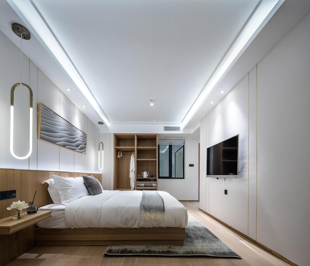 Premium Double Room, 1 Queen Bed, Courtyard View photo 2