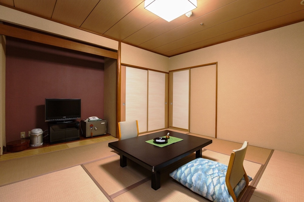 Modern Japanese Style Room, Non Smoking (No View, Shared bath) photo 3