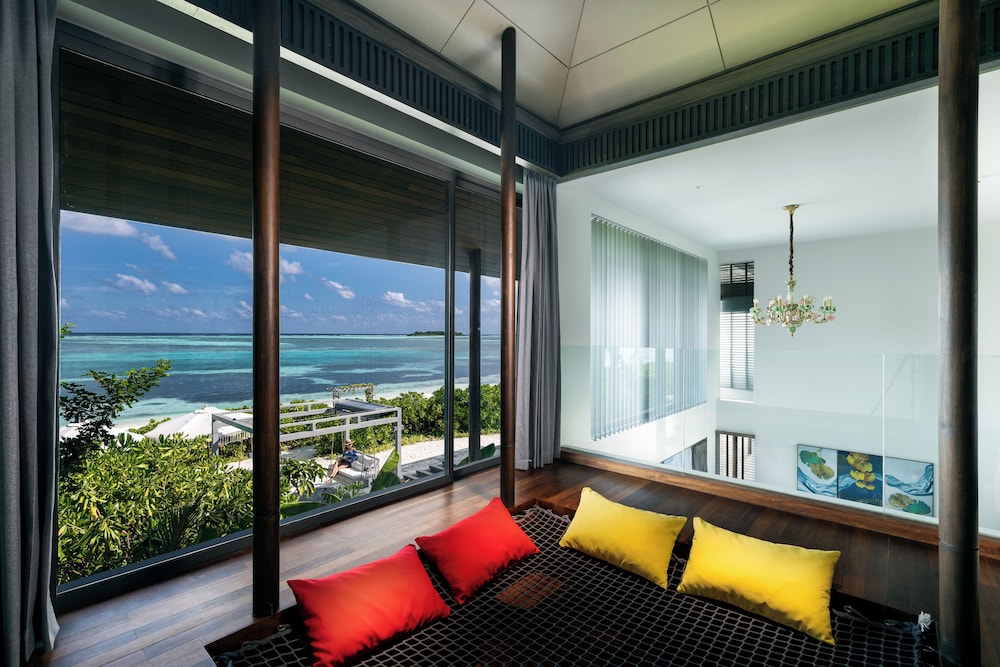 Bella Six Luxury Villa with Seaplane Transfer - Photo 2