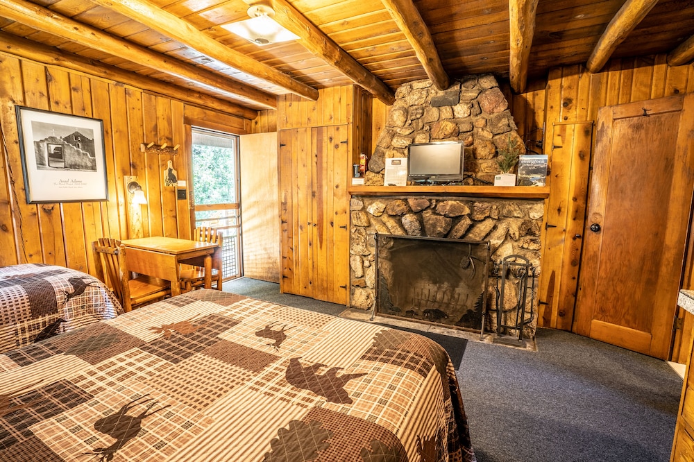 Family Cabin, 1 Bedroom, River View, Mountainside photo 2