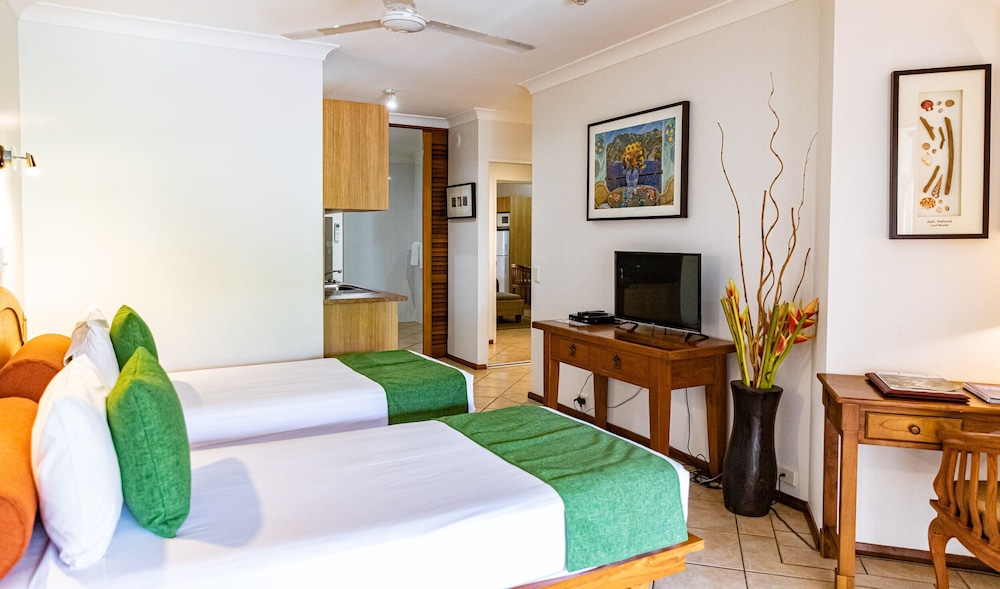 Deluxe Studio, Pool View