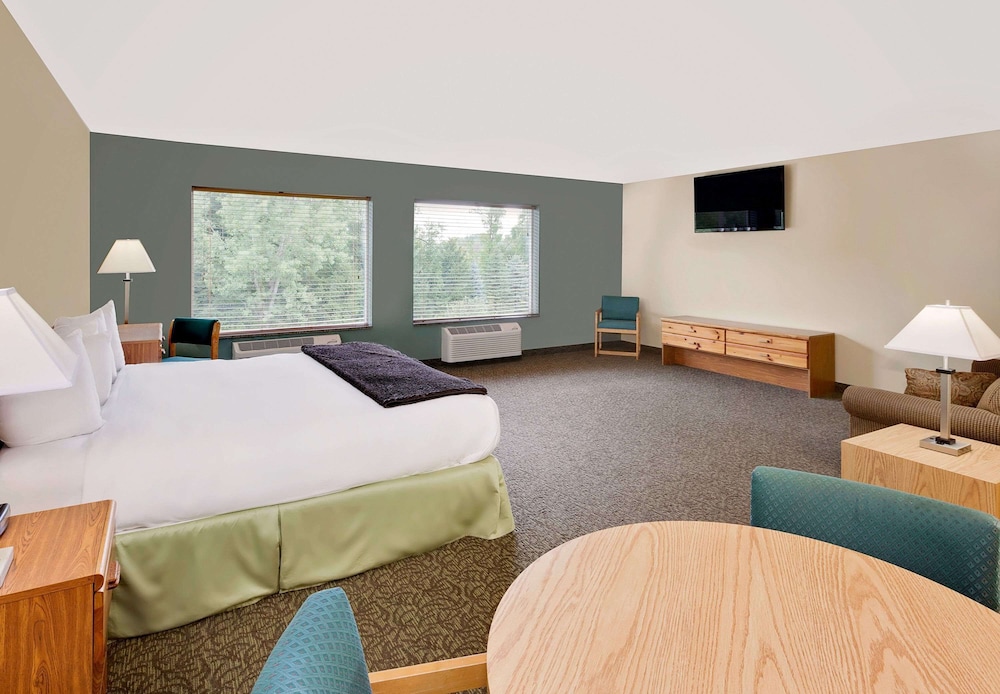 Studio Suite, 1 King Bed, Non Smoking - Photo 1