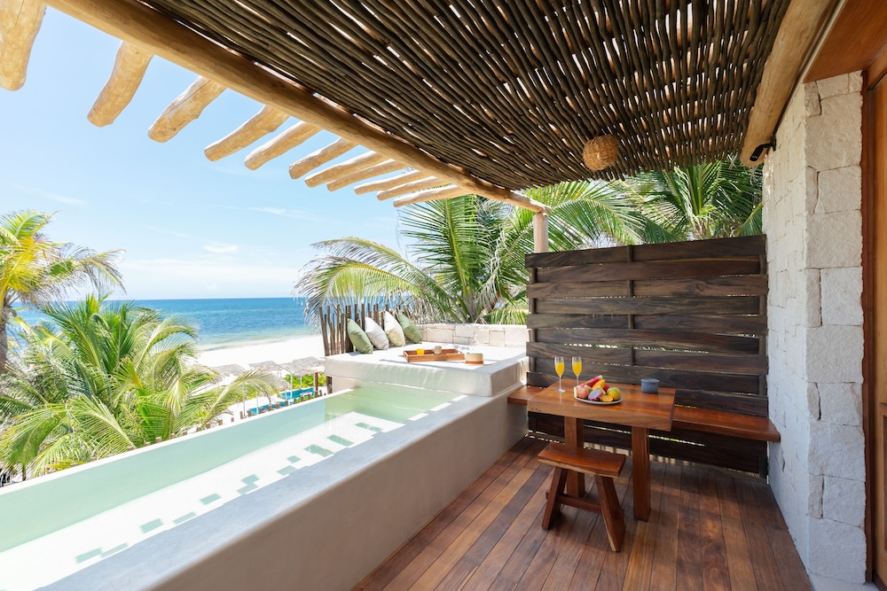 Suite First Floor Ocean Front - Photo 11