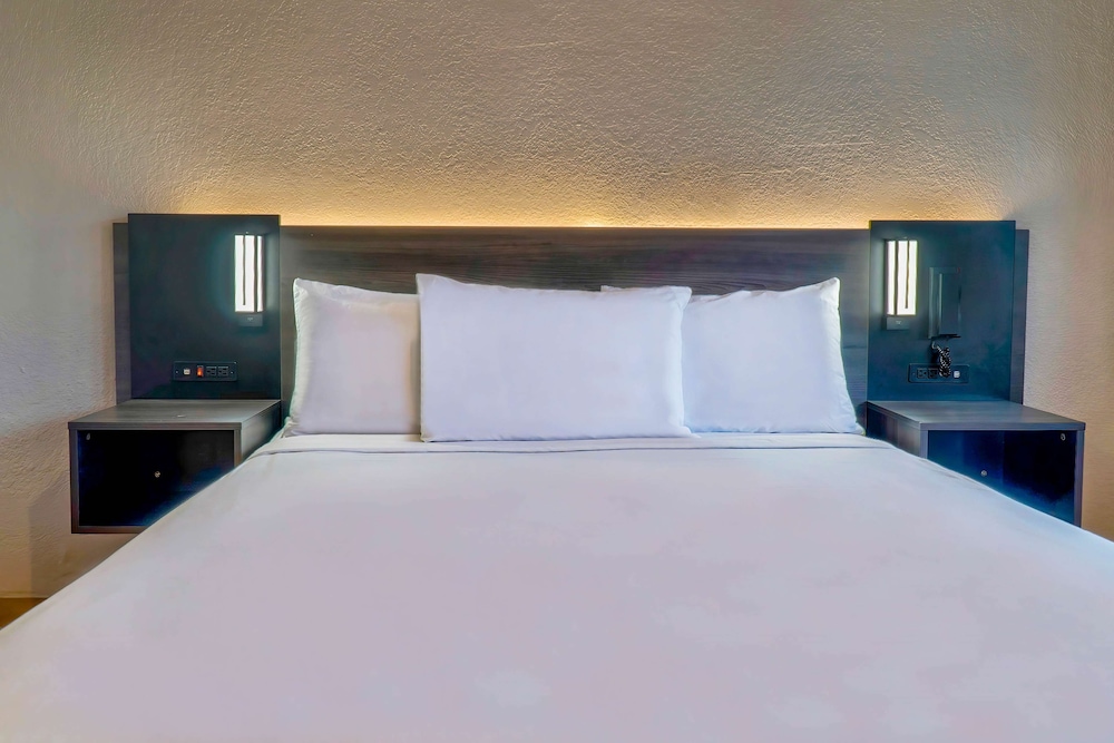 Deluxe Room, 1 Double Bed, Non Smoking photo 1