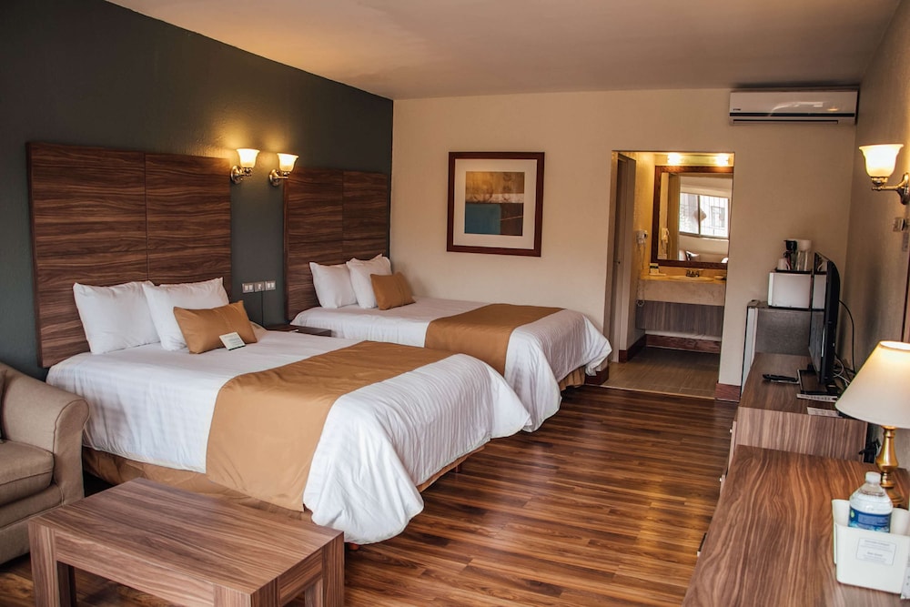 Suite, 2 Double Beds, Non Smoking, Kitchenette