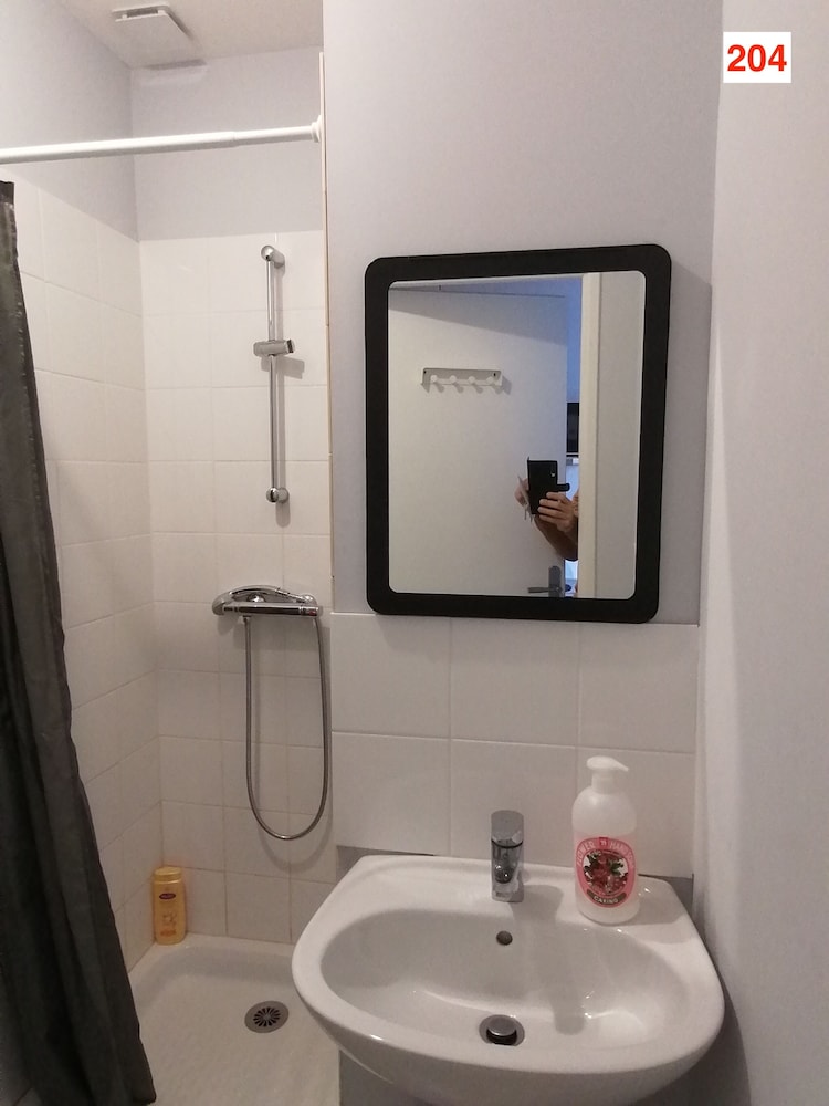 Classic Studio, Ensuite - Photo 17