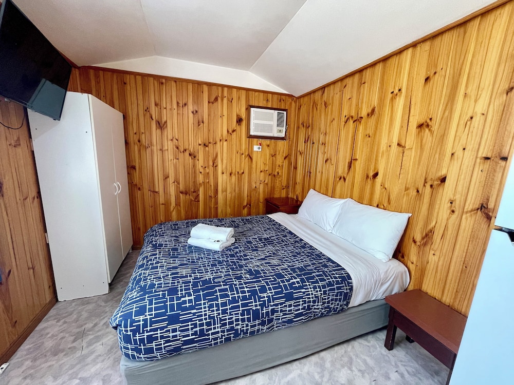 Basic Cabin, Garden View