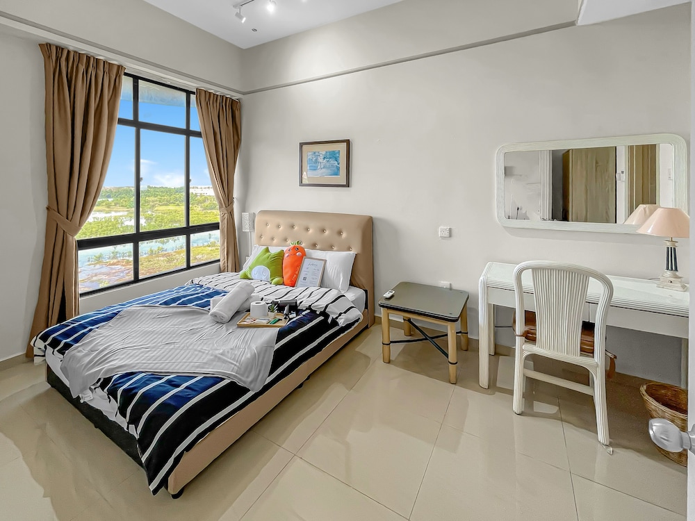 Comfort Apartment, Balcony, Partial Lake View