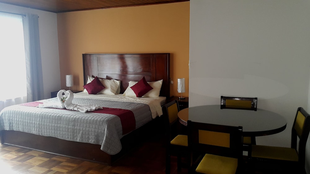 Exclusive Suite, 1 King Bed, Poolside photo 2