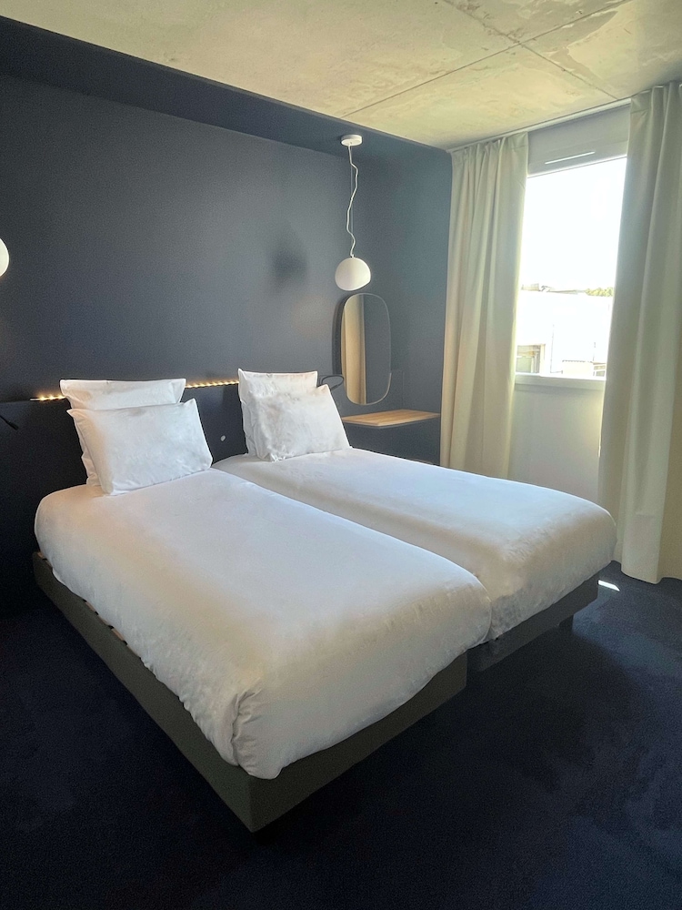 Standard Room, 2 Twin Beds - Photo 6