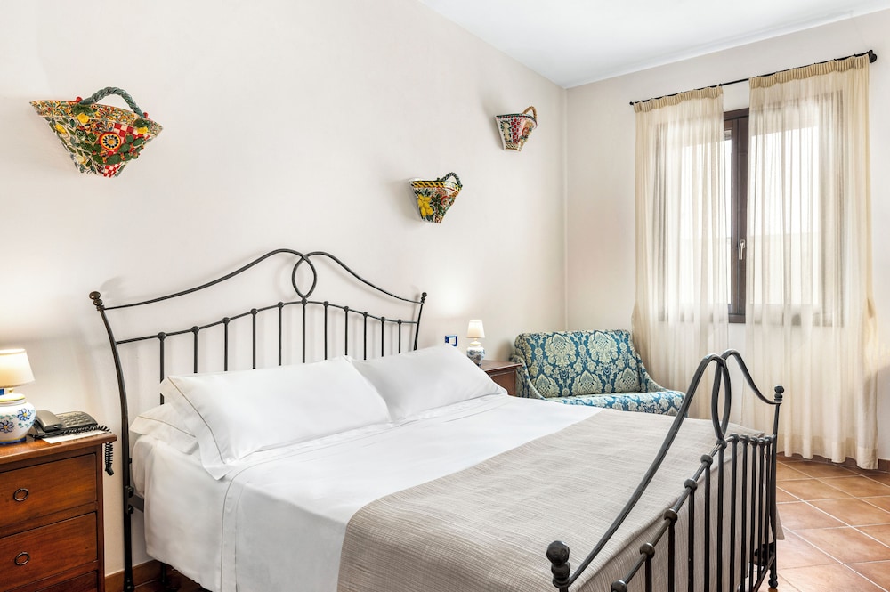 Standard Double Room - Photo 10