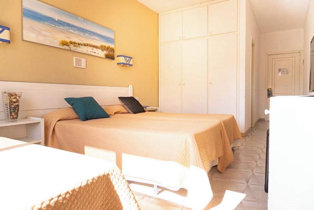 Standard Triple Room, 3 Twin Beds - Photo 2