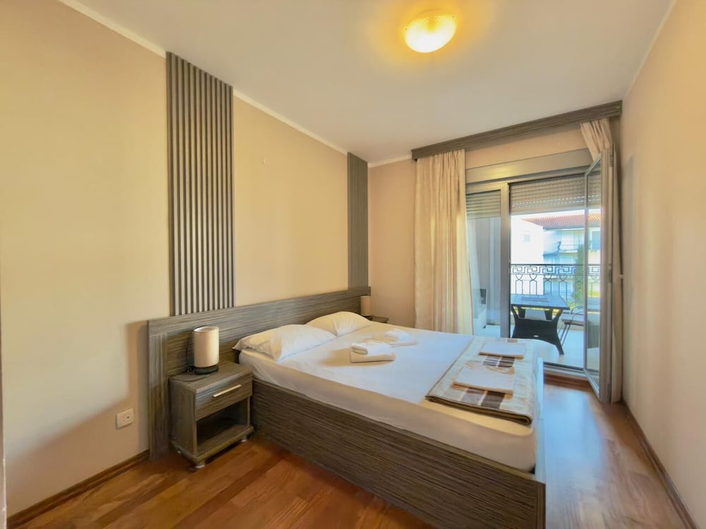 Classic Apartment, Partial Sea View