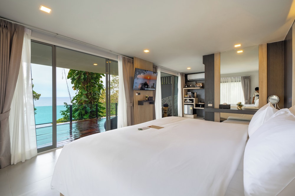 One Bedroom Jacuzzi Ocean Terrace