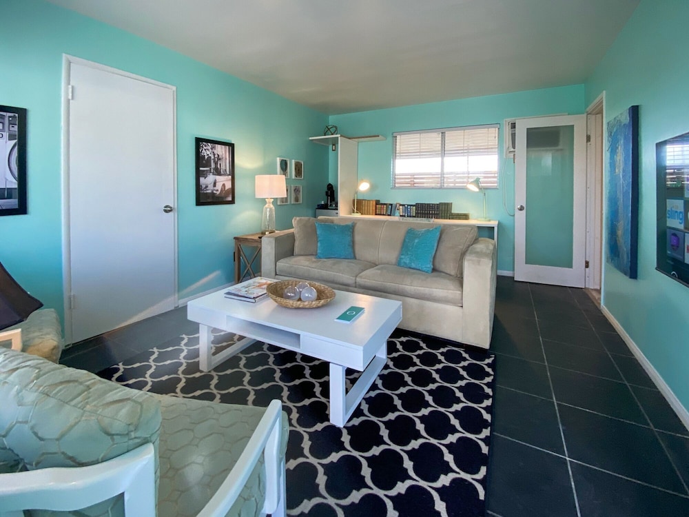 Rm 13 | The Tiffany Suite