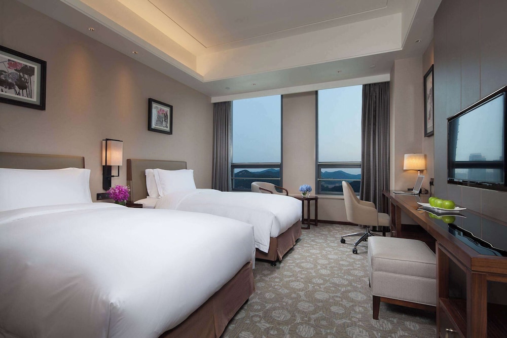 Executive Room, 1 King Bed, Non Smoking photo 2