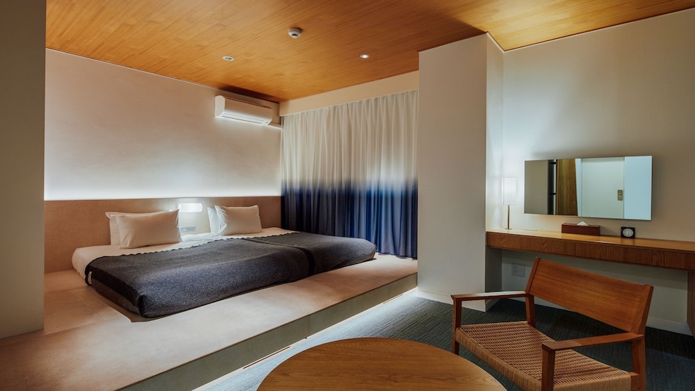[Private Bathroom] Deluxe King or Twin Room