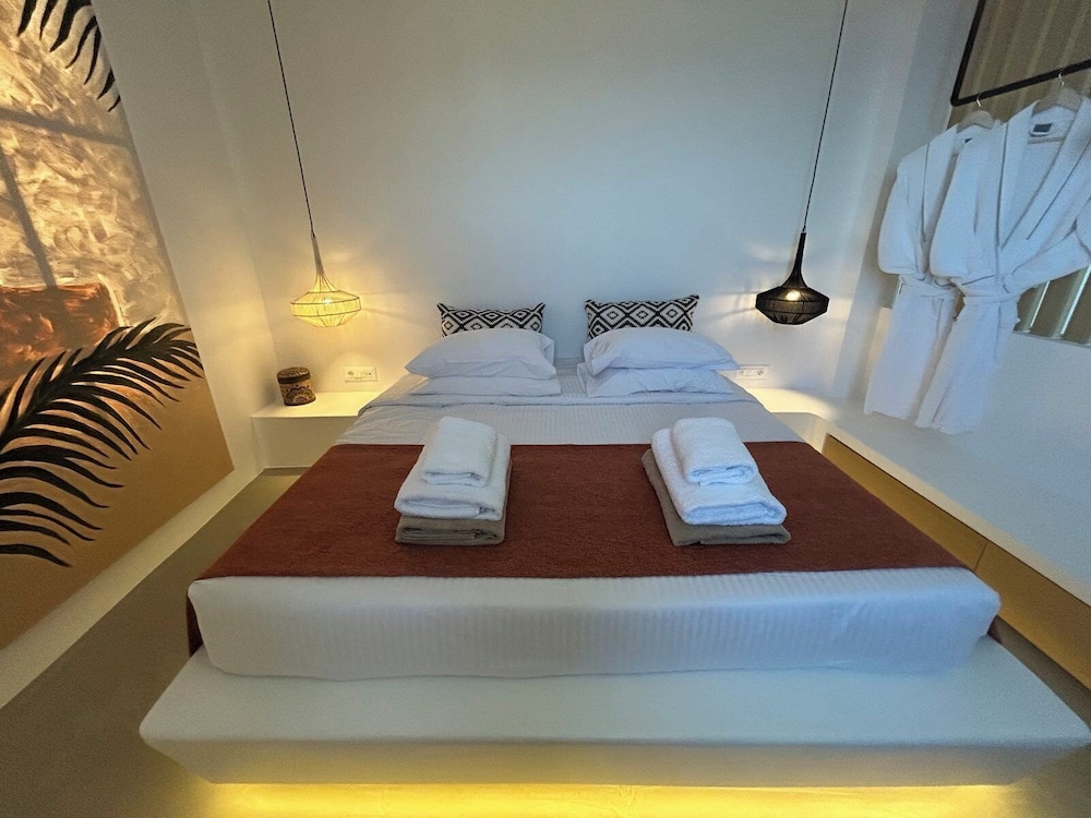 Signature Studio Suite, Sea View