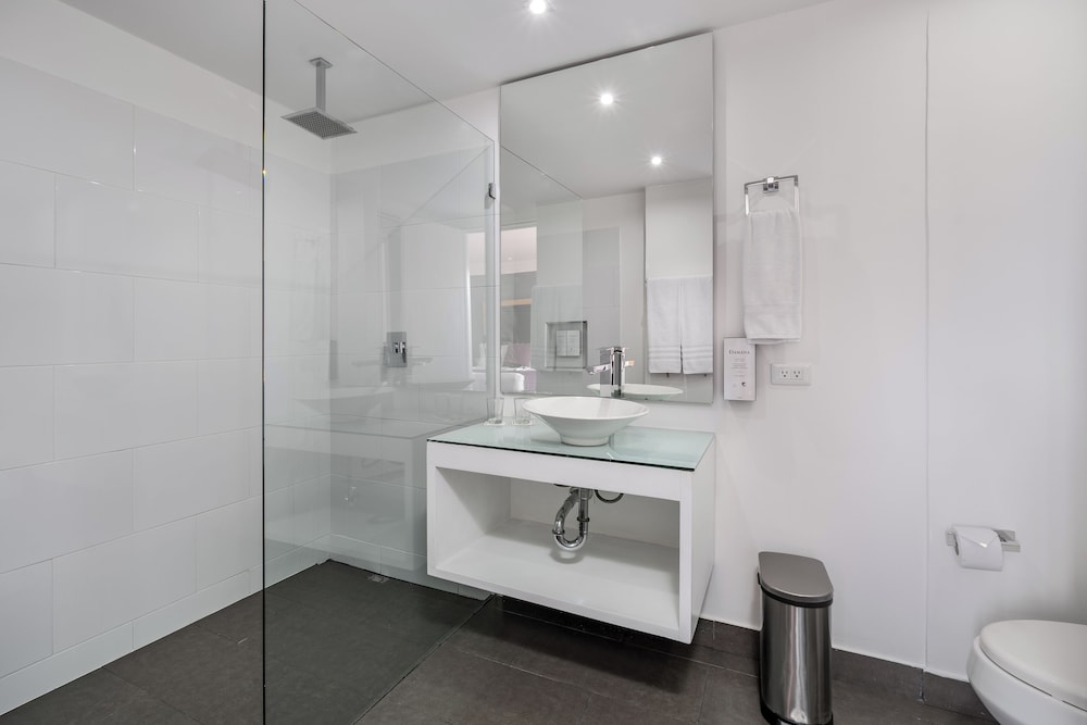 Suite, 1 Queen Bed, Terrace - Photo 11