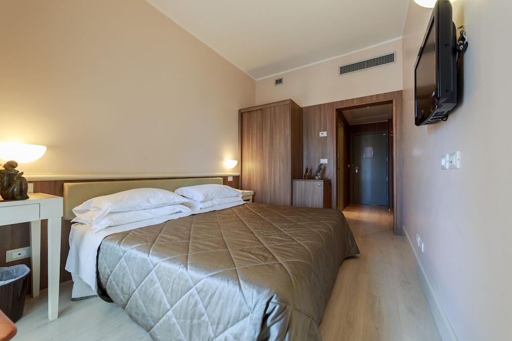 Superior Double Room, Balcony - Photo 2
