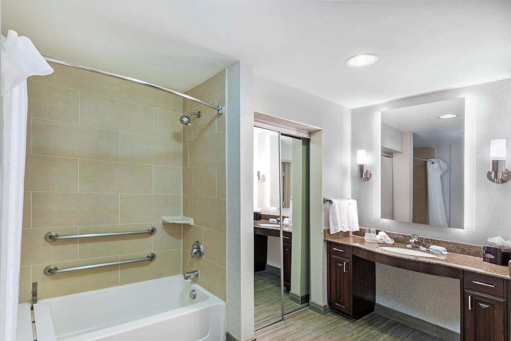 Suite, Accessible, Non Smoking - Photo 7