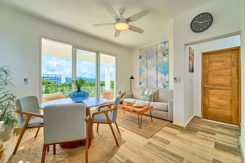 Panoramic Condo photo 1