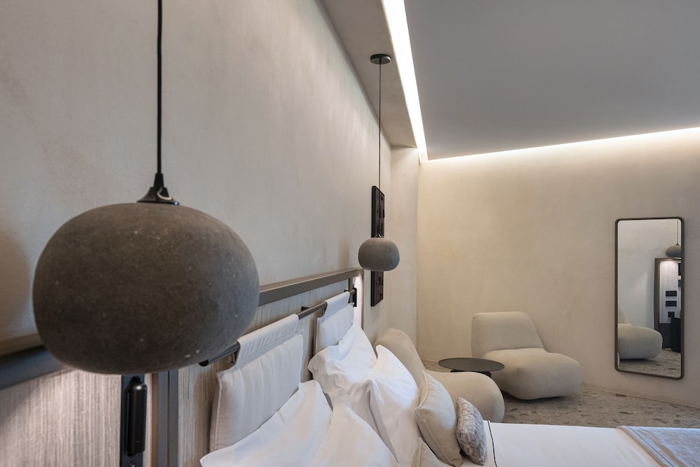 ETERNAL Suite with Supreme Pool and Sea View - Photo 5