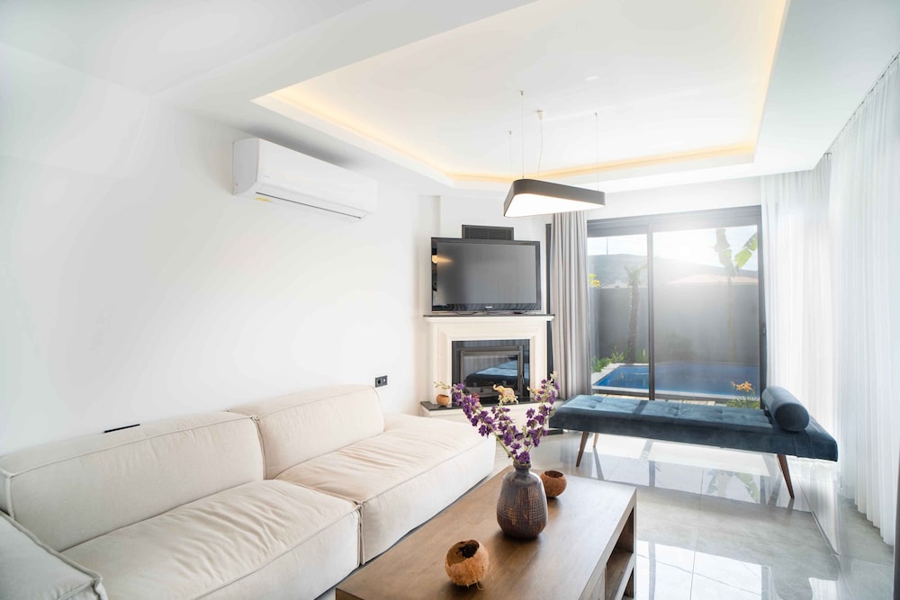 Villa photo 1