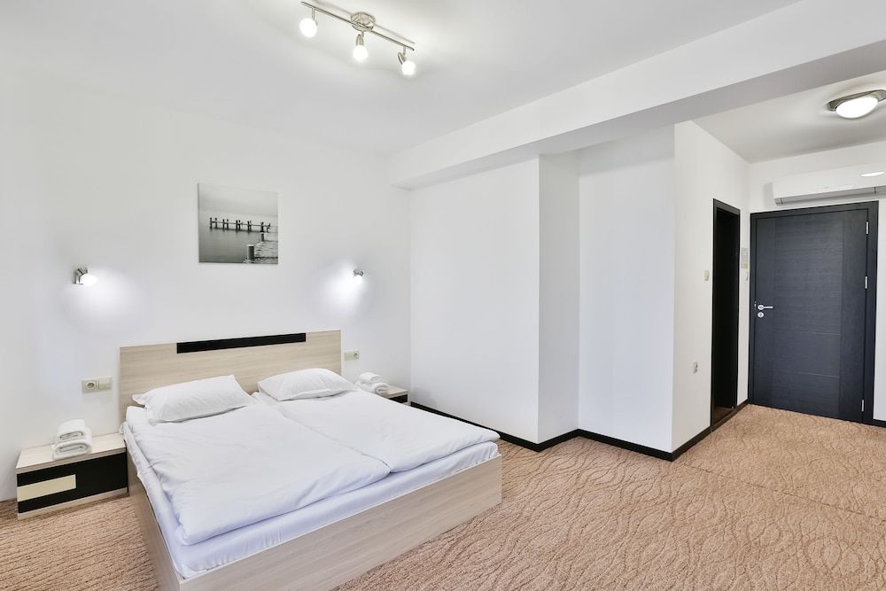 Family Room, Multiple Beds