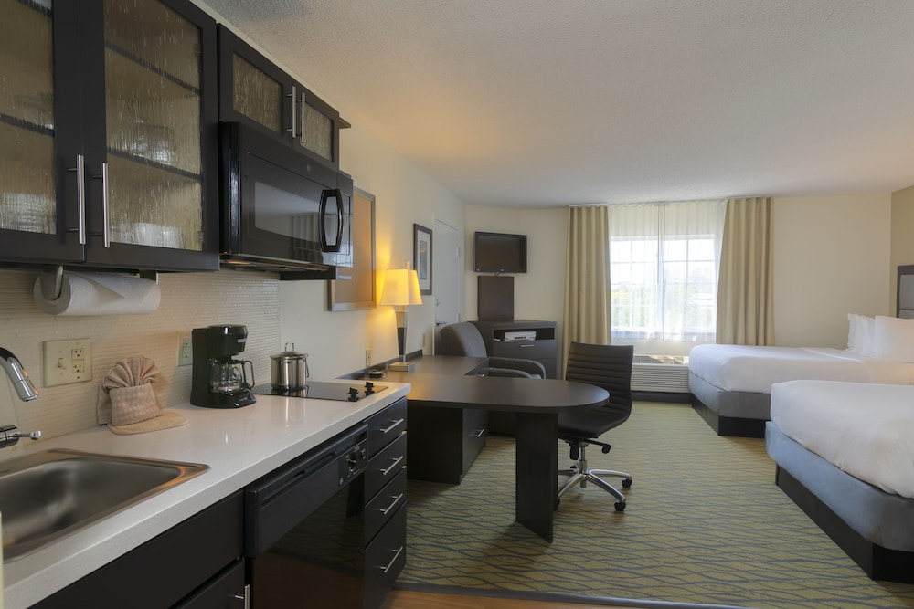 Studio Suite, 1 Queen Bed, Accessible Bathtub (Communications) - Photo 3