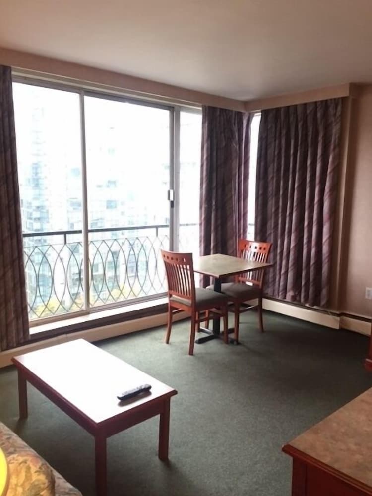One Bedroom Apartment With Small Balcony photo 2