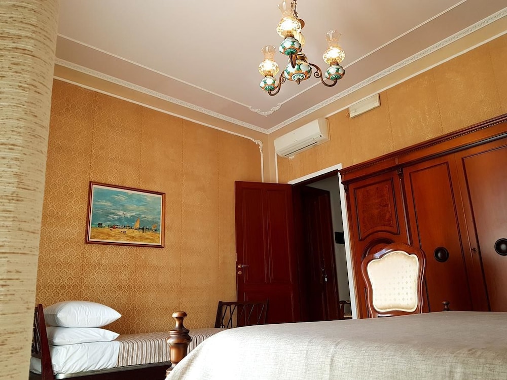 Family Room, City View