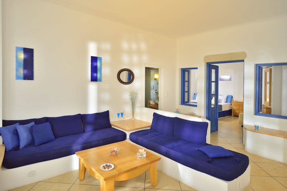Superior Suite - Photo 14