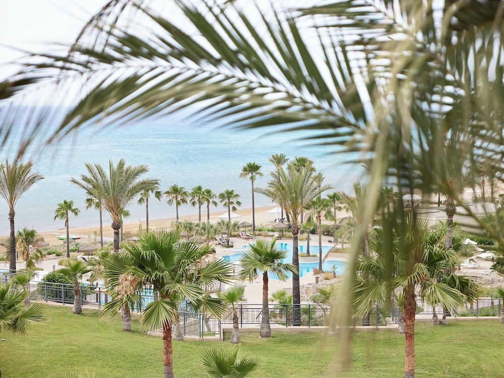 Superior Sea View Guestroom - Photo 4