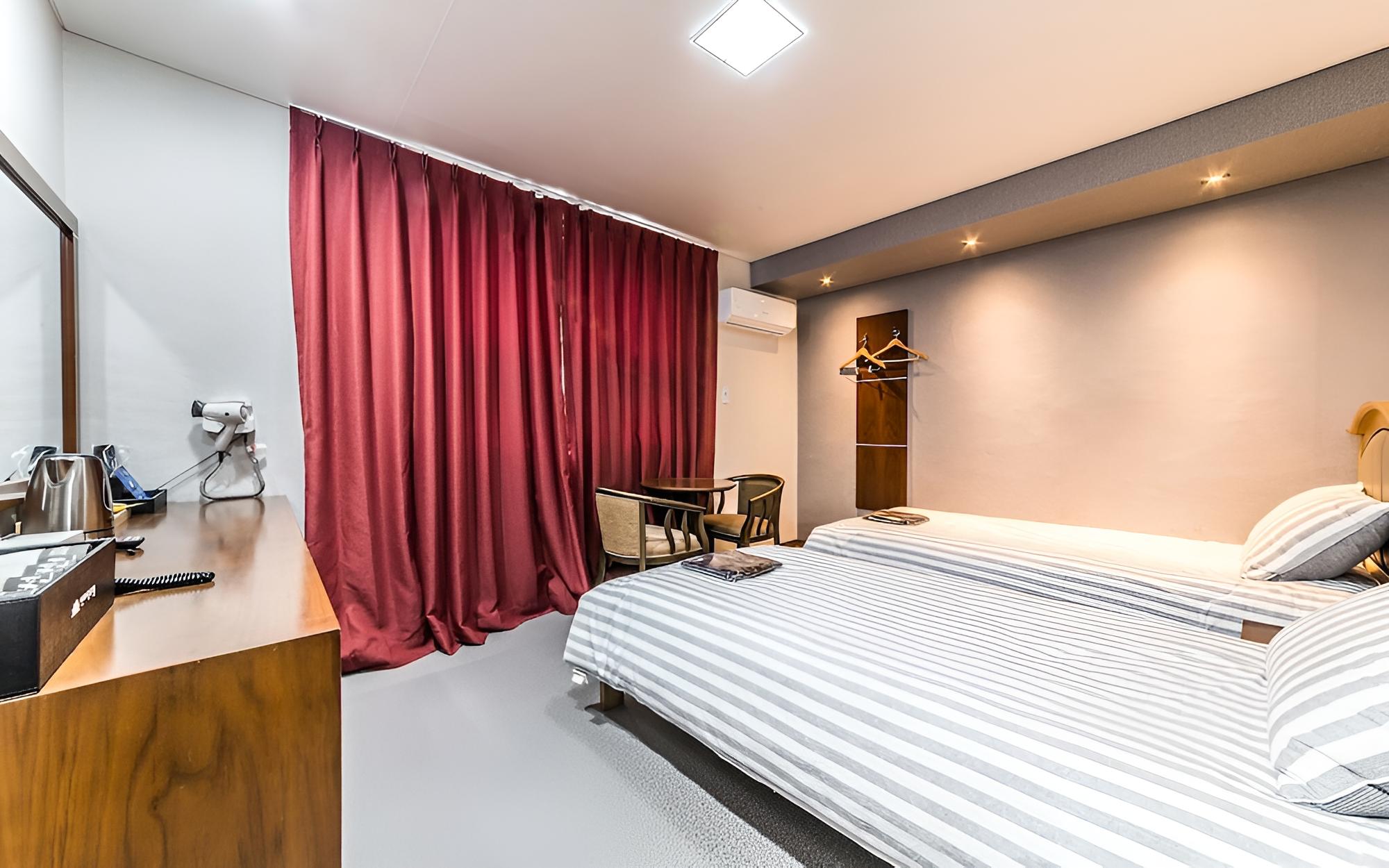 Room (Twin (Must check-in by 12pm))