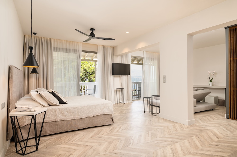 Luxury Suite - Photo 1