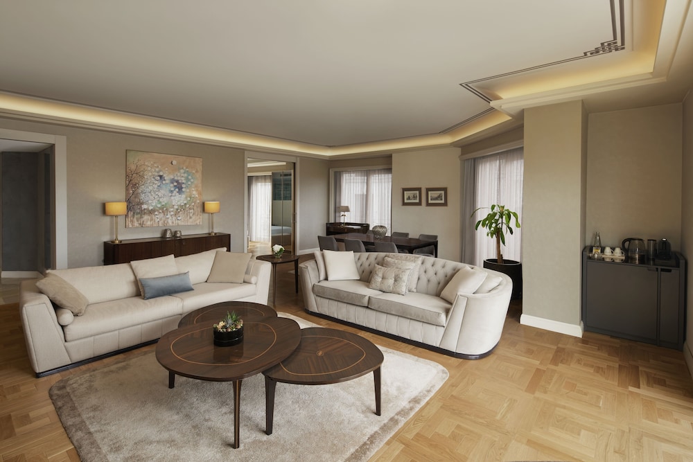 Signature Suite (Golden Horn, Park, with Spa Bath) photo 3