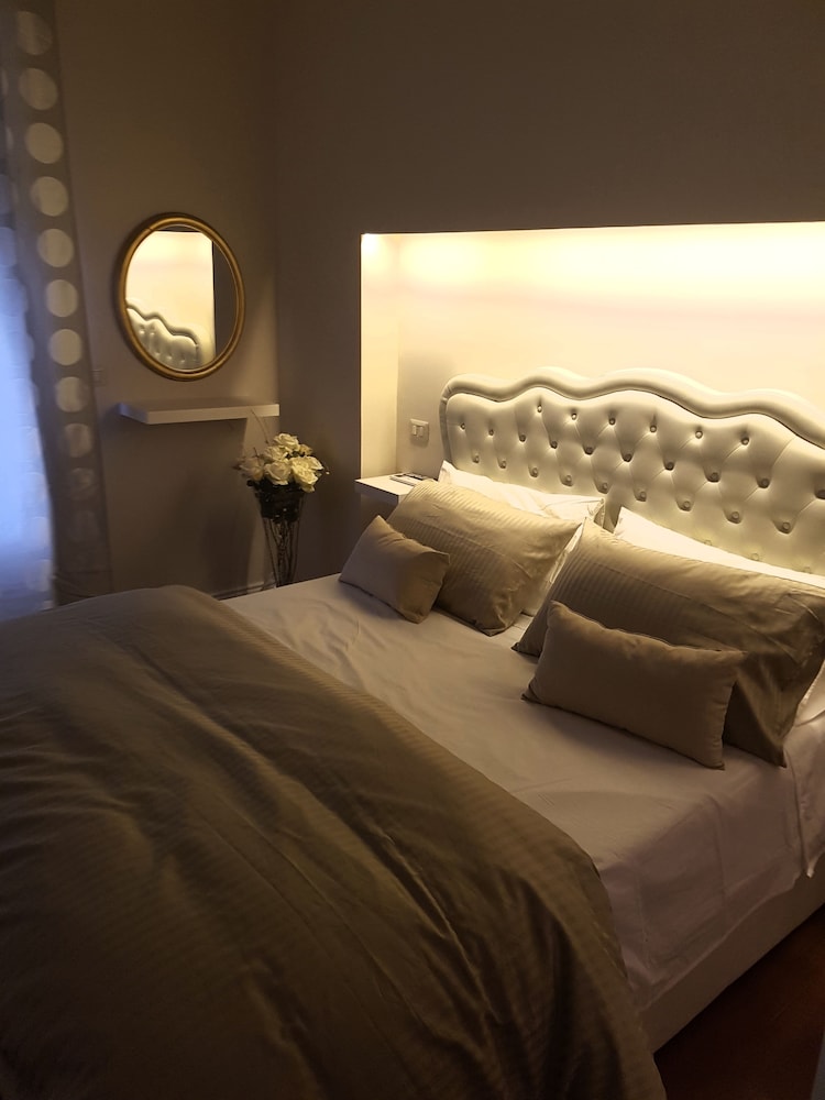 Deluxe Double Room, Ensuite photo 1