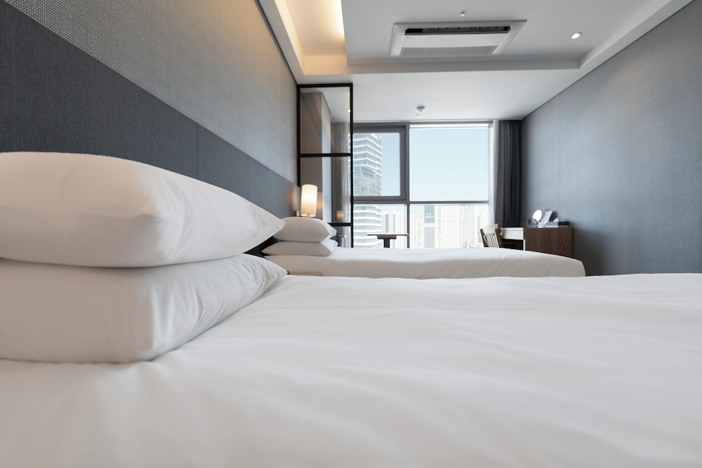 Business Twin Room, Harbor View photo 2