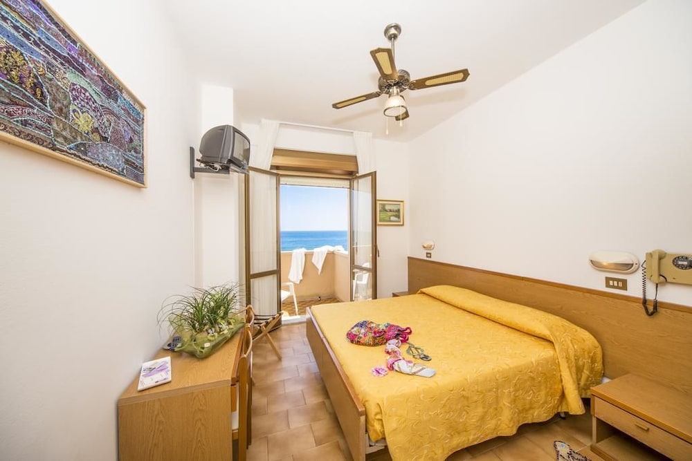 Superior Room, Sea Facing photo 1