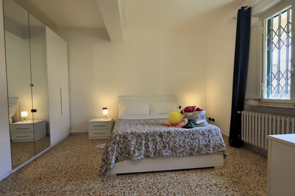 Standard Room, 1 Queen Bed, Non Smoking photo 1