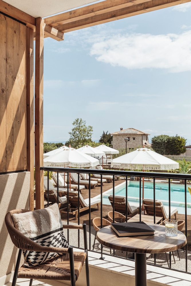 Superior Triple Room, Pool View photo 3