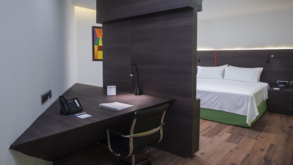 Standard King Room with Roll-in Shower - Mobility Accessible thumbnail 6