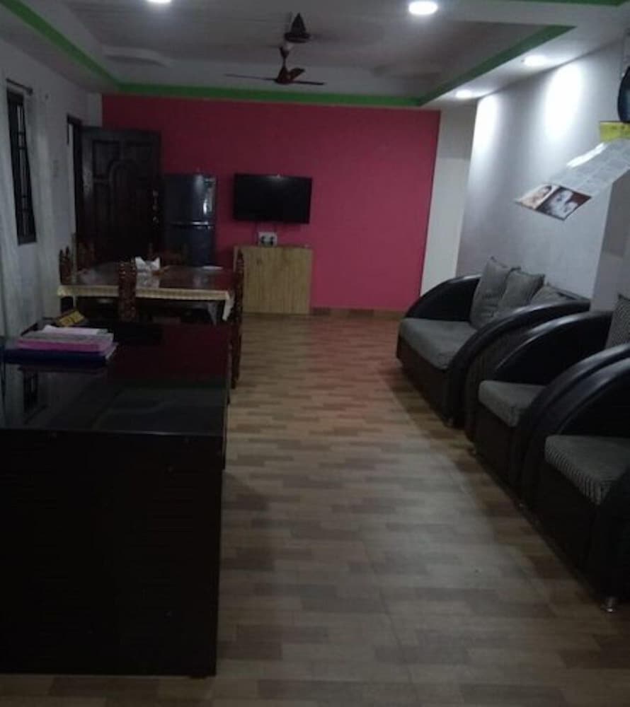 Family Room, 1 King Bed, Non Smoking photo 3