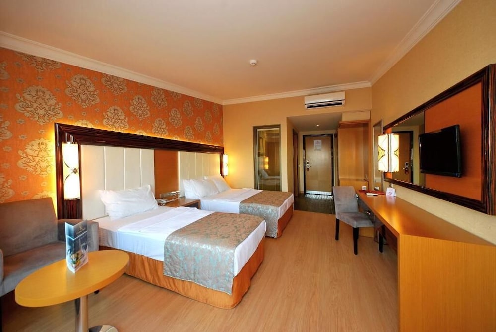 Standard Room, Partial Sea View
