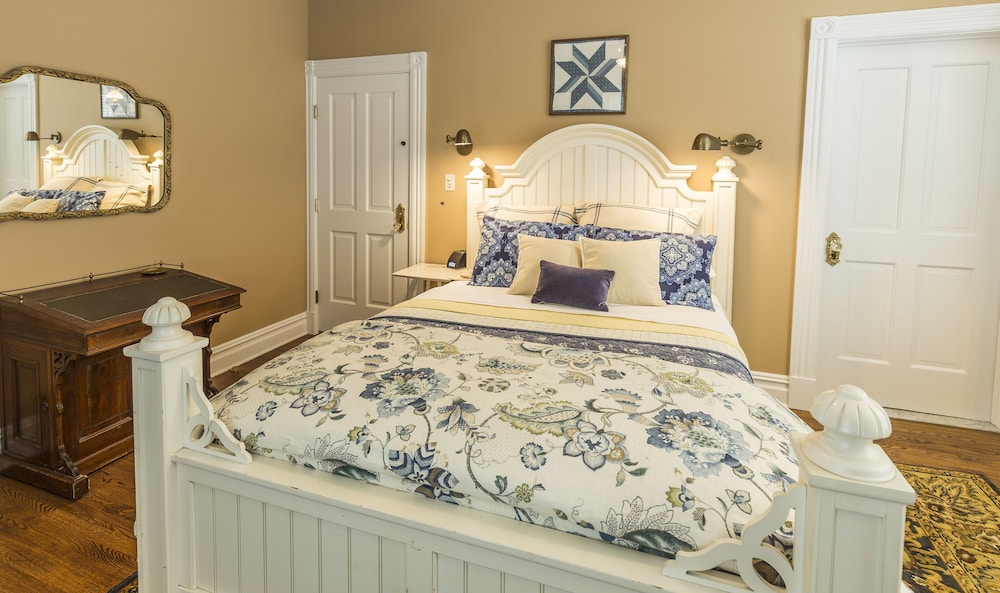 Superior Double Room, Private Bathroom (The Morris)