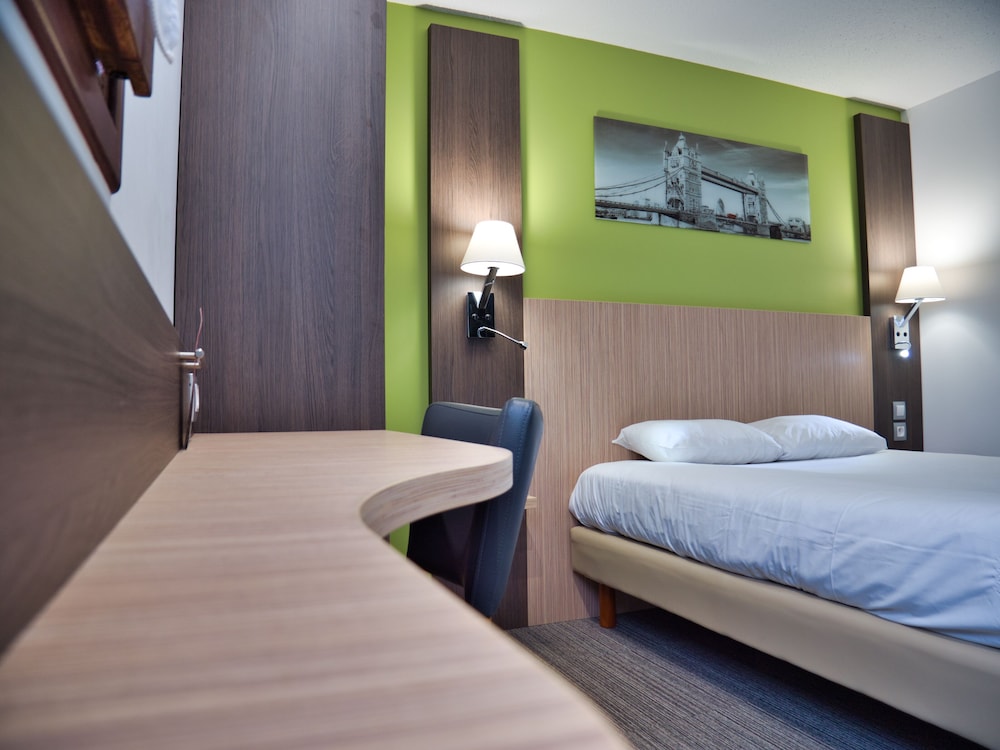 Standard Room - Photo 11