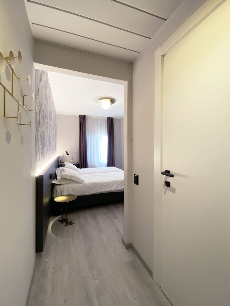Classic Double or Twin Room, City View photo 3