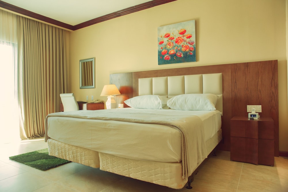 Room, 2 Queen Beds, Smoking photo 2